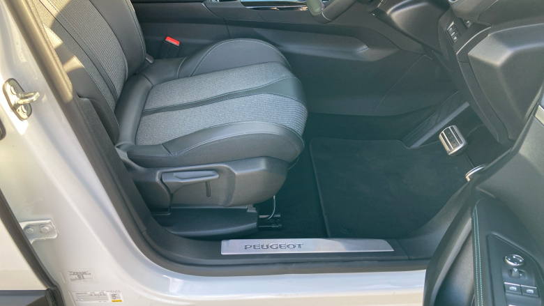 Peugeot 3008 1.6 Hybrid 225 Active Premium+ 5dr e-EAT8 Estate